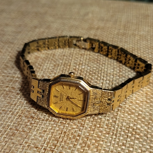 Vintage Seiko Womens Quartz Watch Gold Tone Bracelet - Picture 6 of 7
